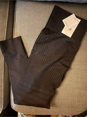 Leonie & Co. High waisted Slimming leggings. Mild compression. Black XL